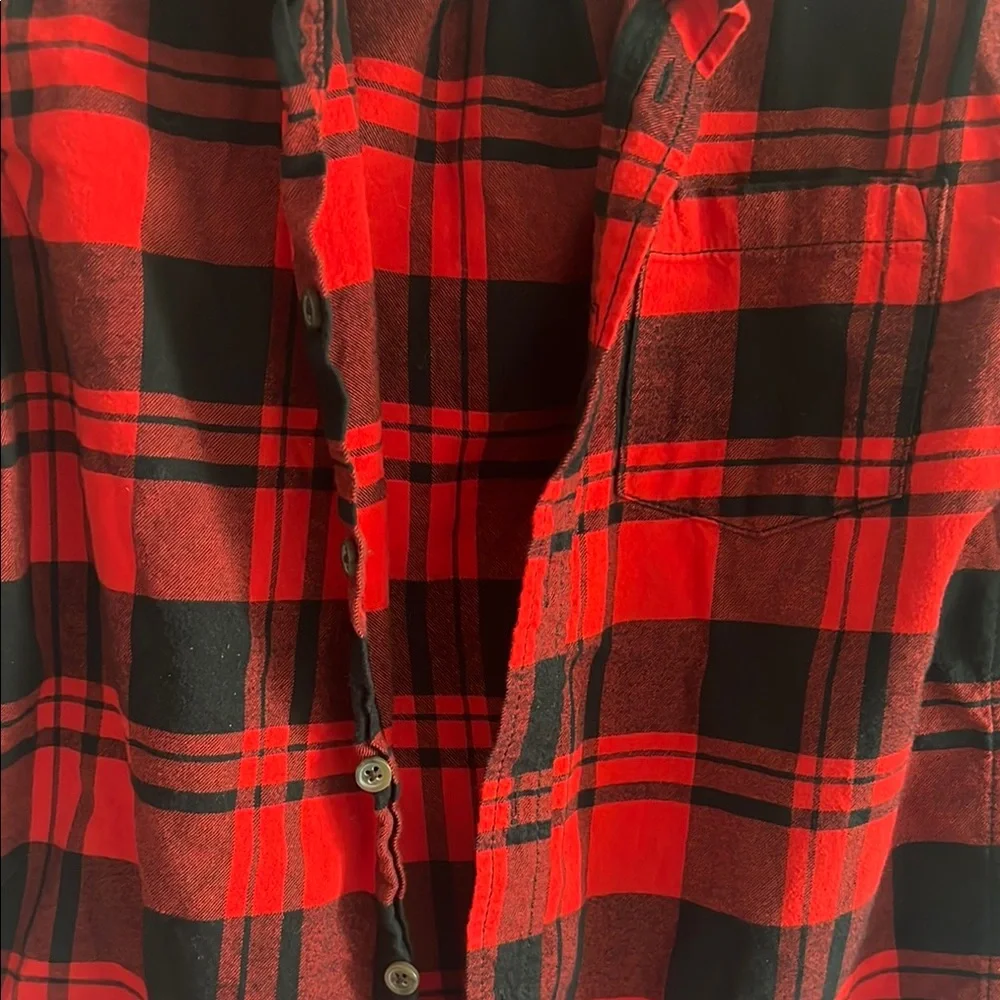 Cat& Jack Boy’s Red and Black Plaid Shirt Size Large